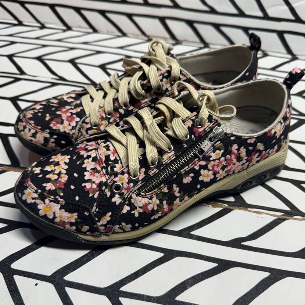 Therafit Sienna Black Floral Slip on Sneaker in 9.5